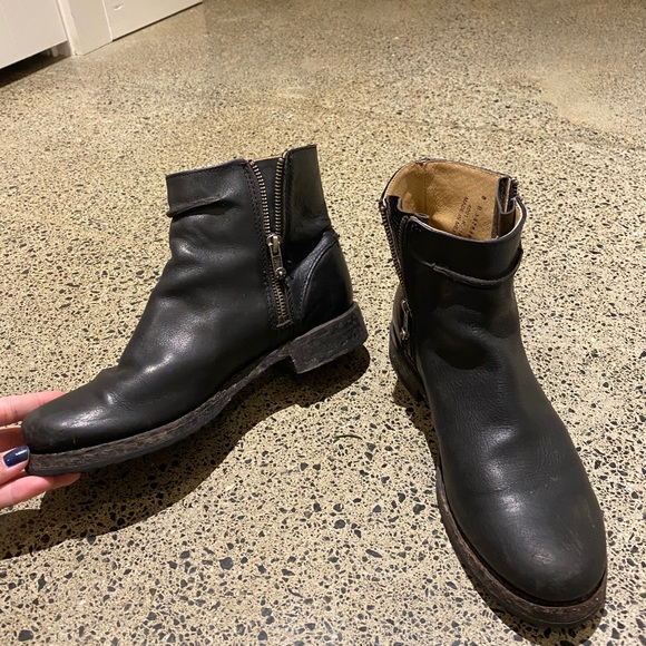 Frye Boots - Picture 4 of 10